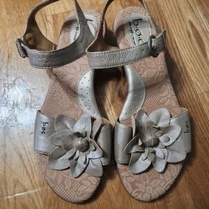 Born Børn Boc Women Shoes Metallic Beige 9M Leather Flower Slingback Sandals